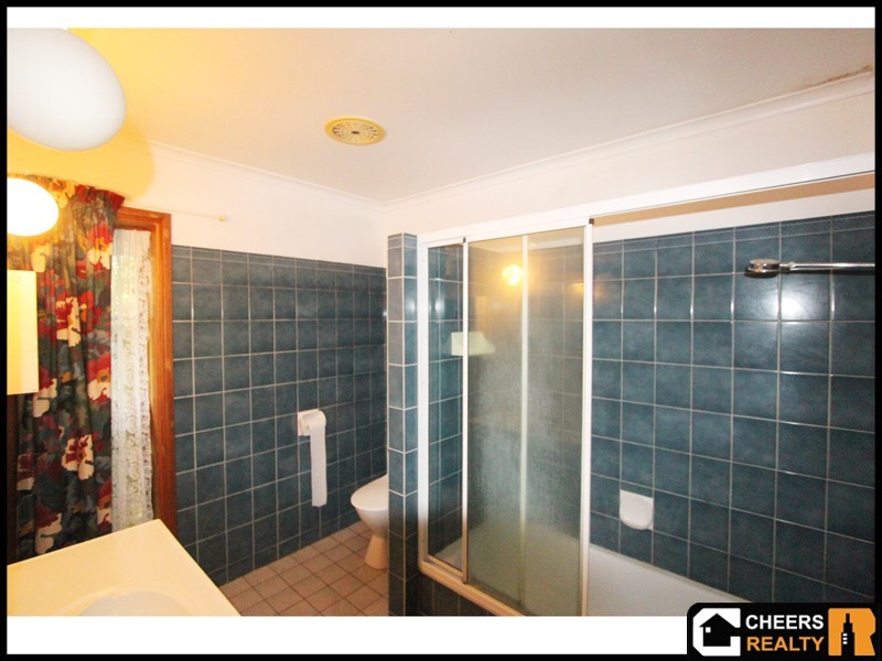 60 Cedarleigh Road, Kenmore QLD 4069