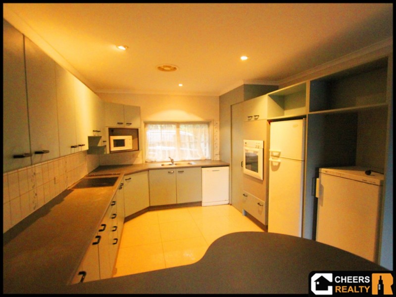 60 Cedarleigh Road, Kenmore QLD 4069