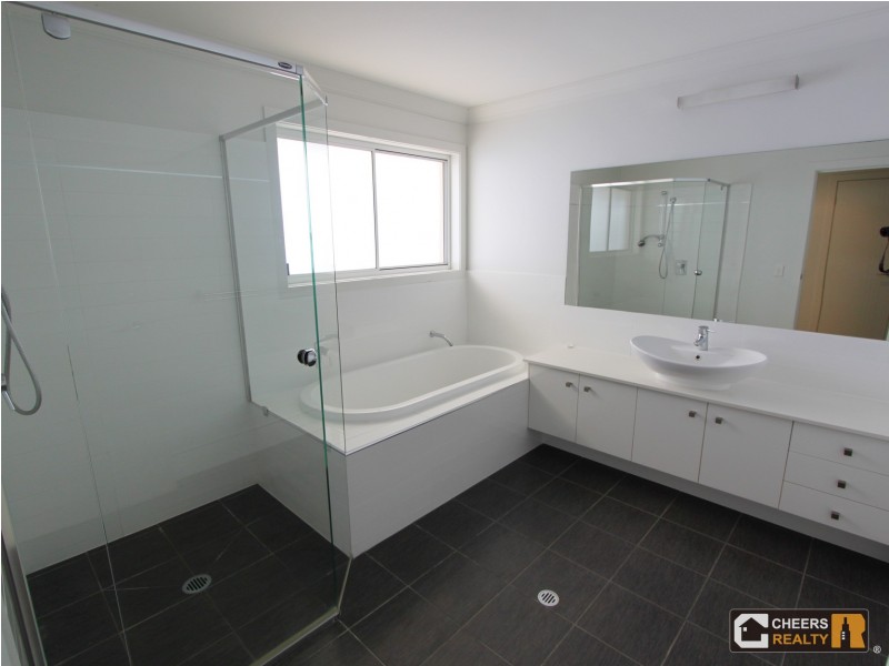 4 School Street, Hendra QLD 4011