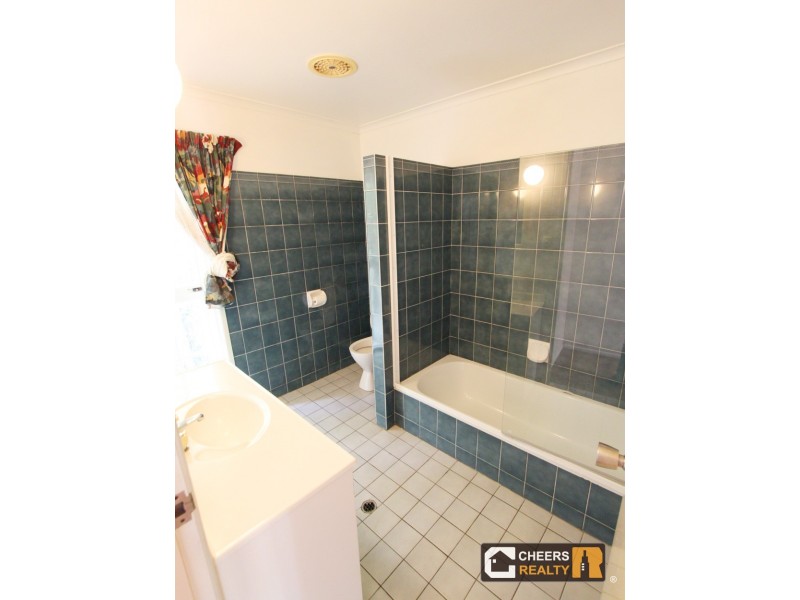 60 Cedarleigh Road, Kenmore QLD 4069