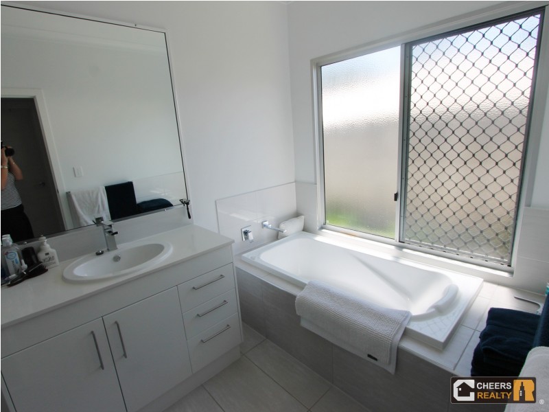 2 Cradle Drive, New Auckland QLD 4680