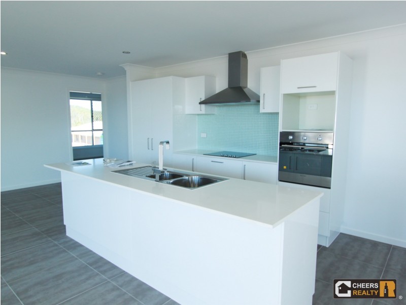 13 Namadgi Tce, New Auckland QLD 4680