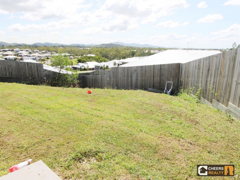 13 Namadgi Tce, New Auckland QLD 4680