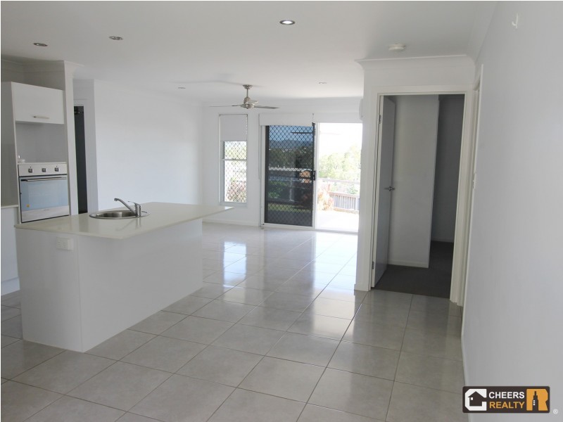 15 Stewart St, West Gladstone QLD 4680