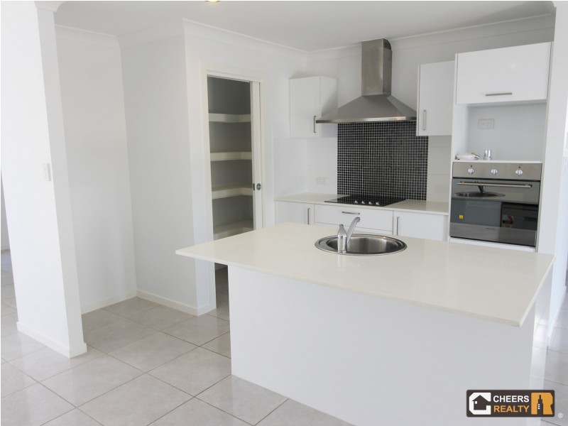 15 Stewart St, West Gladstone QLD 4680