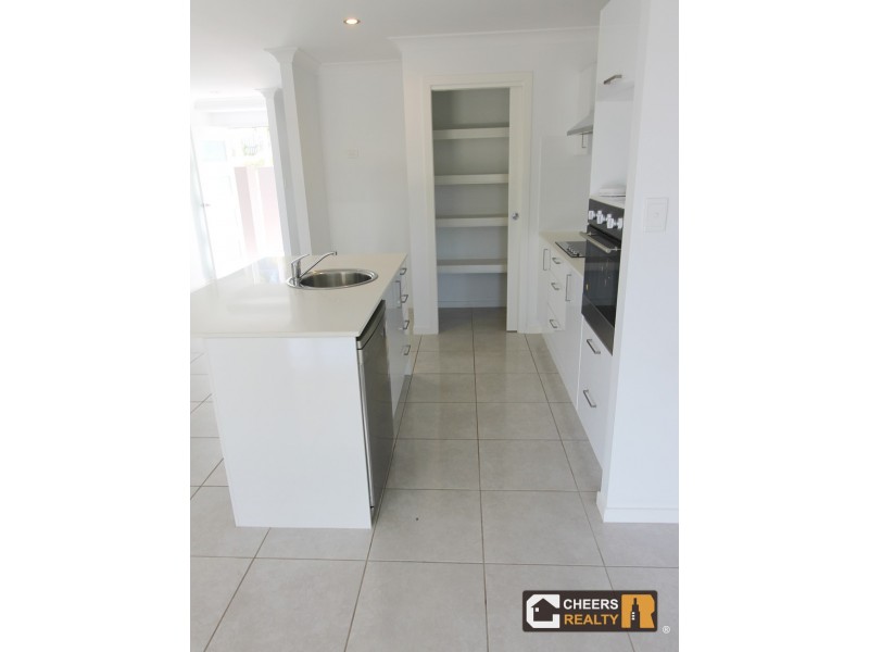 15 Stewart St, West Gladstone QLD 4680