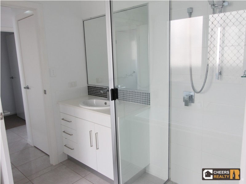15 Stewart St, West Gladstone QLD 4680