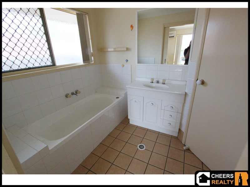 8 Holmes Ct, Goodna QLD 4300