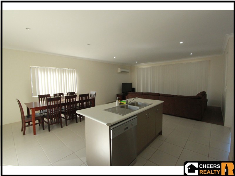 5 Glasshouse Place, New Auckland QLD 4680
