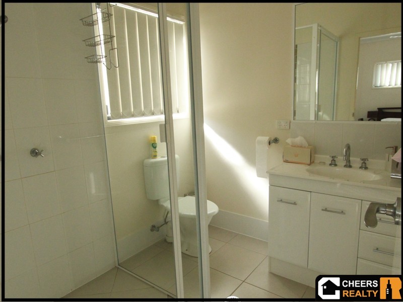 5 Glasshouse Place, New Auckland QLD 4680