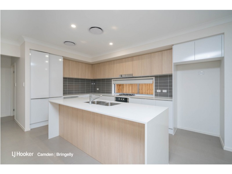 126 Dalmatia Ave, Edmondson Park NSW 2174