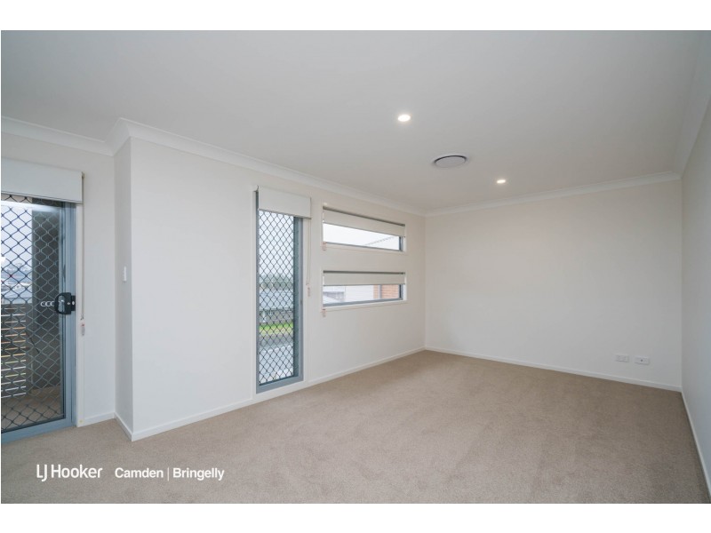 126 Dalmatia Ave, Edmondson Park NSW 2174