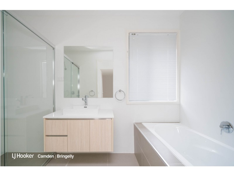 126 Dalmatia Ave, Edmondson Park NSW 2174