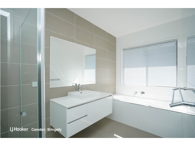 5 Goodluck Cct, Cobbitty NSW 2570