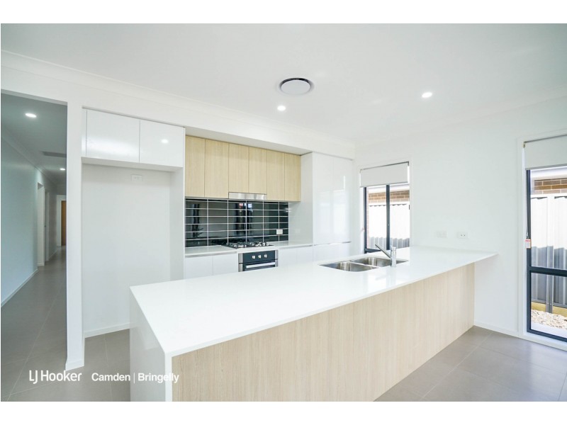 5 Goodluck Cct, Cobbitty NSW 2570