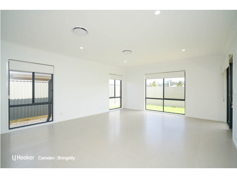 5 Goodluck Cct, Cobbitty NSW 2570