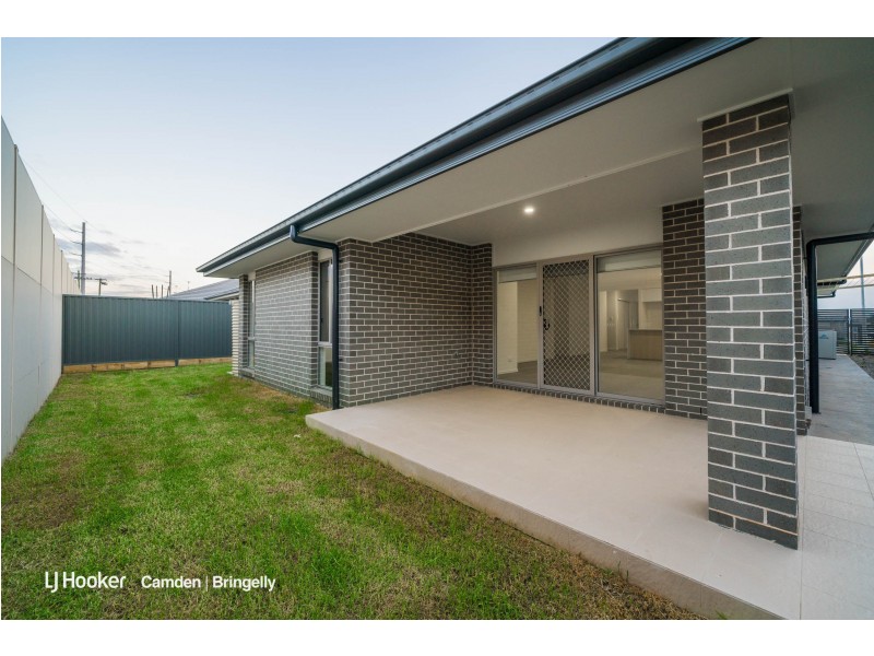 35 Goodluck Circuit, Cobbitty NSW 2570