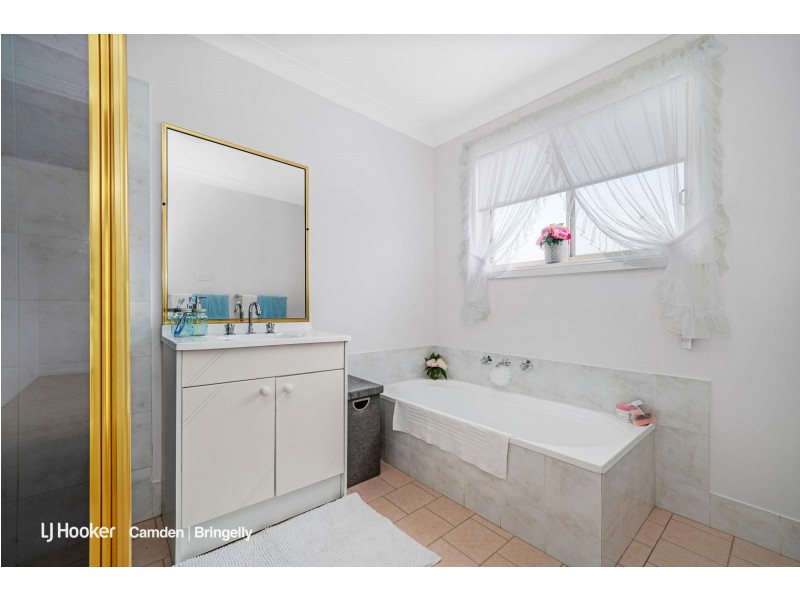 8B Watts Place, West Hoxton NSW 2171