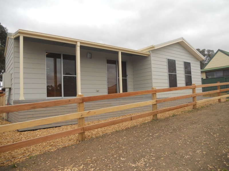 22 Russell Street, The Oaks NSW 2570