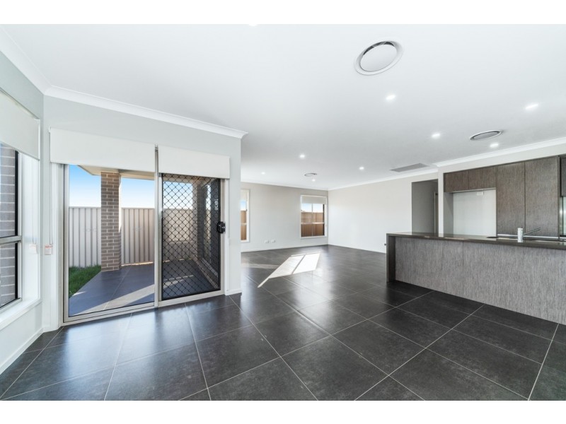 33 Barrett Street, Gregory Hills NSW 2557
