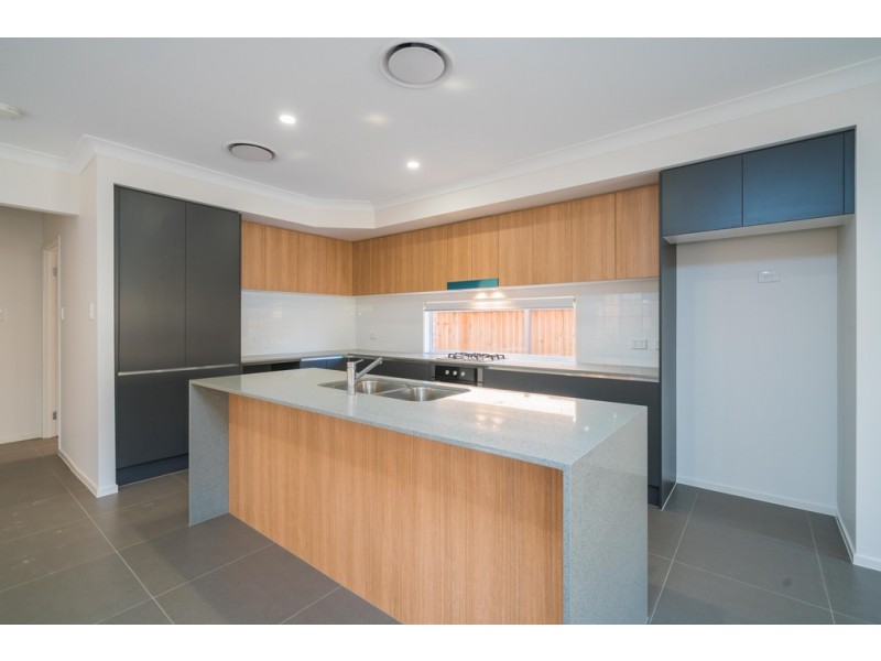 128 Dalmatia Ave, Edmondson Park NSW 2174