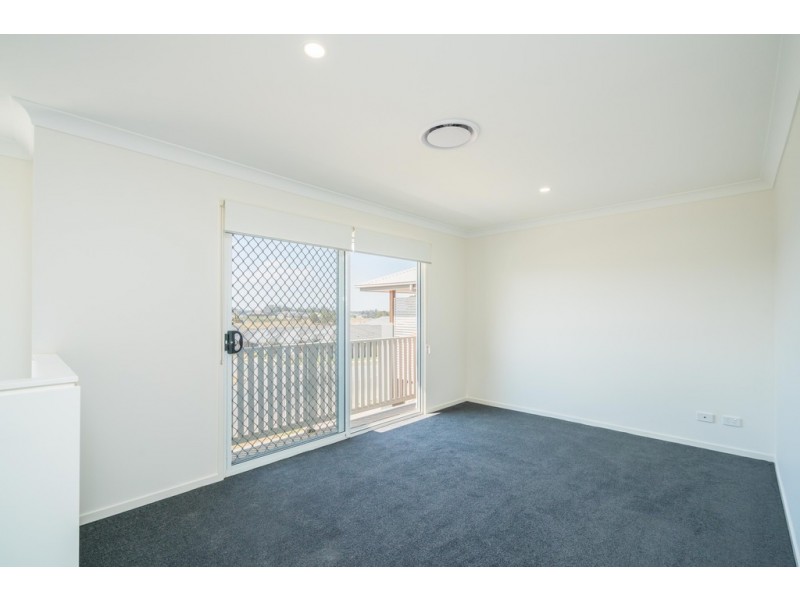 128 Dalmatia Ave, Edmondson Park NSW 2174