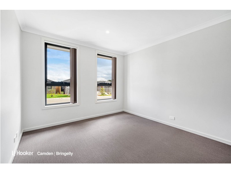 16 Booth St, Gregory Hills NSW 2557