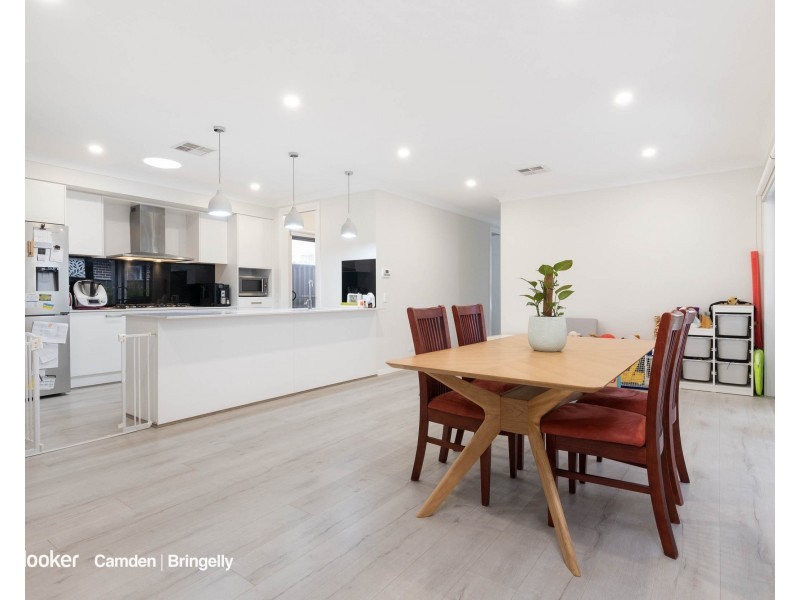 6 Jamestown Avenue, Denham Court NSW 2565