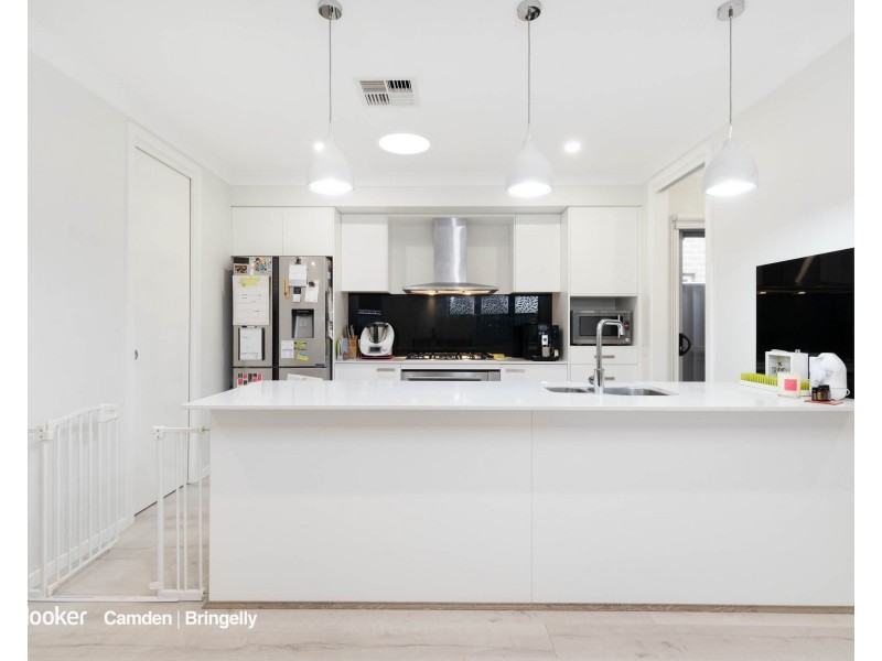6 Jamestown Avenue, Denham Court NSW 2565