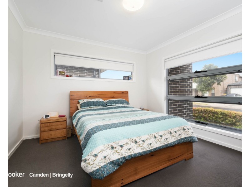 6 Jamestown Avenue, Denham Court NSW 2565