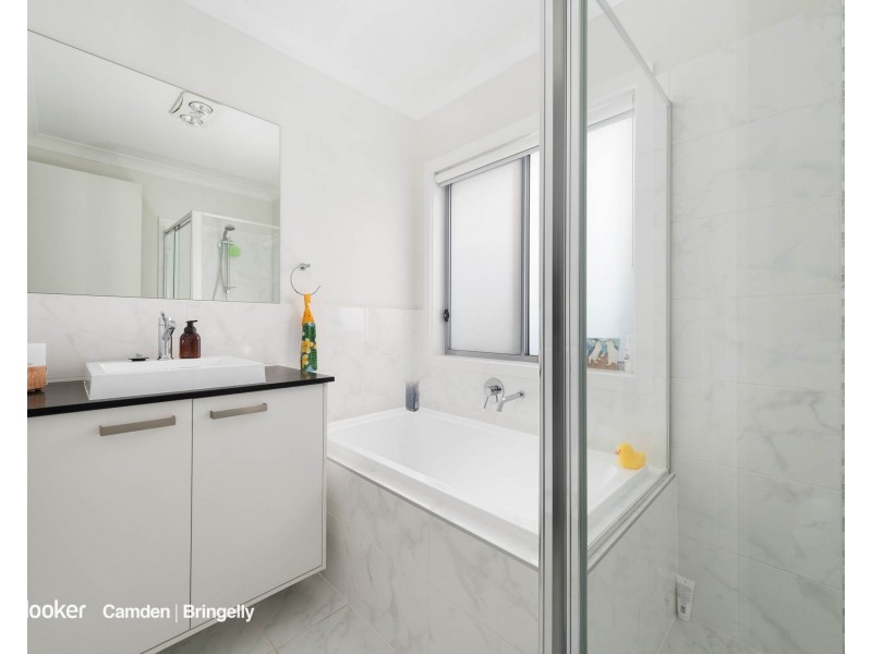 6 Jamestown Avenue, Denham Court NSW 2565