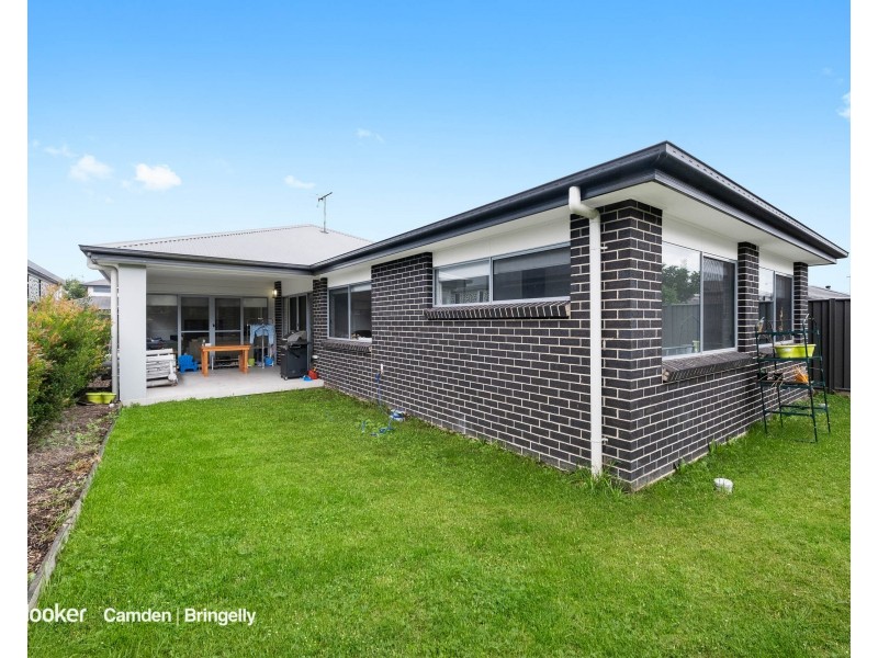 6 Jamestown Avenue, Denham Court NSW 2565