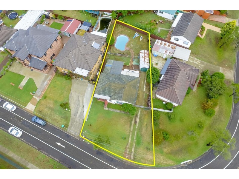 7 Holland Cres, Casula NSW 2170