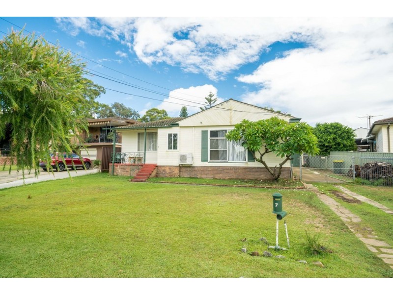 7 Holland Cres, Casula NSW 2170