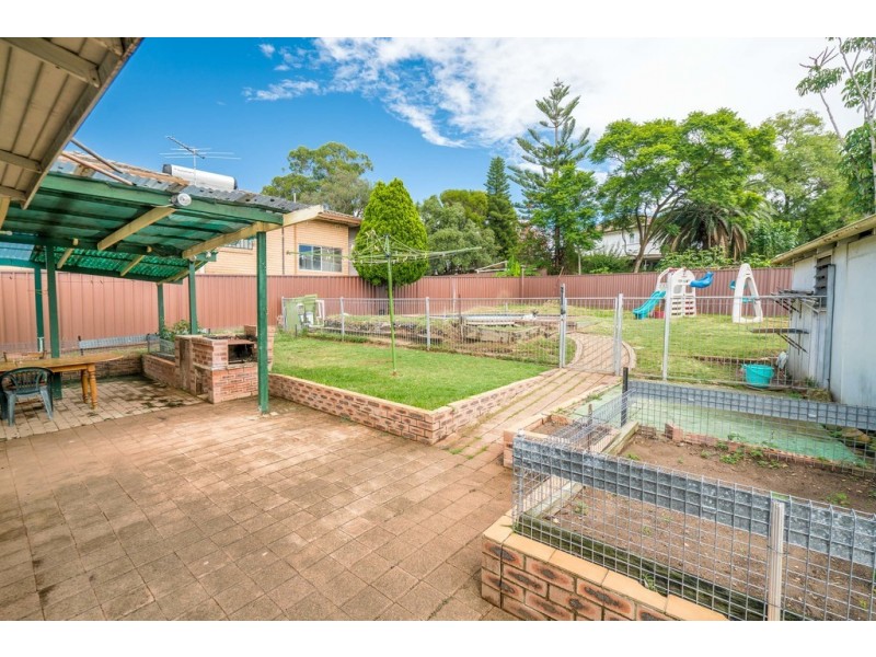 7 Holland Cres, Casula NSW 2170