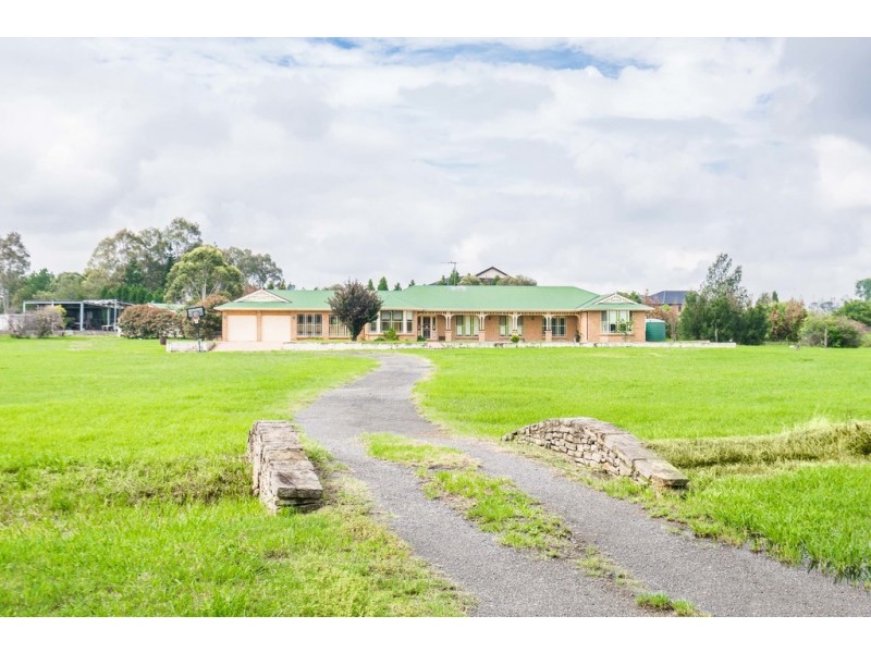 8 Medich Pl, Bringelly NSW 2556