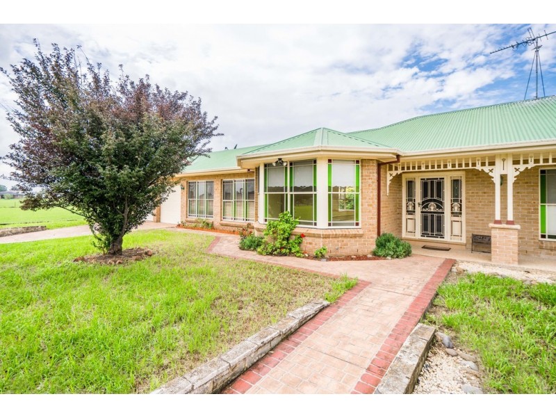 8 Medich Pl, Bringelly NSW 2556