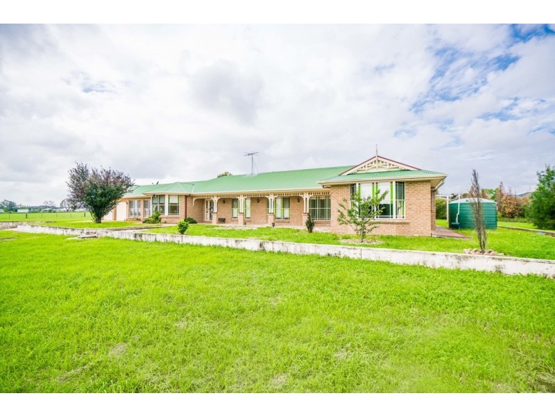 8 Medich Pl, Bringelly NSW 2556