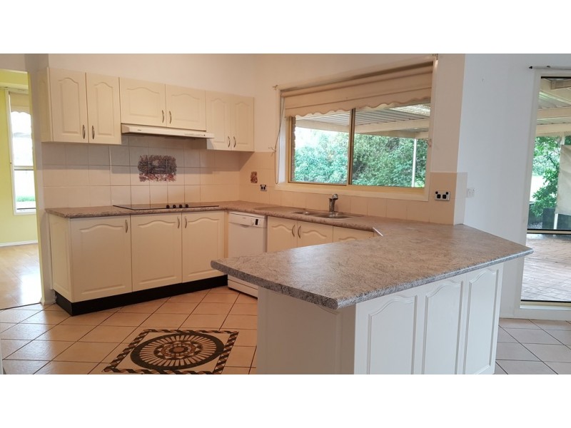 8 Medich Pl, Bringelly NSW 2556