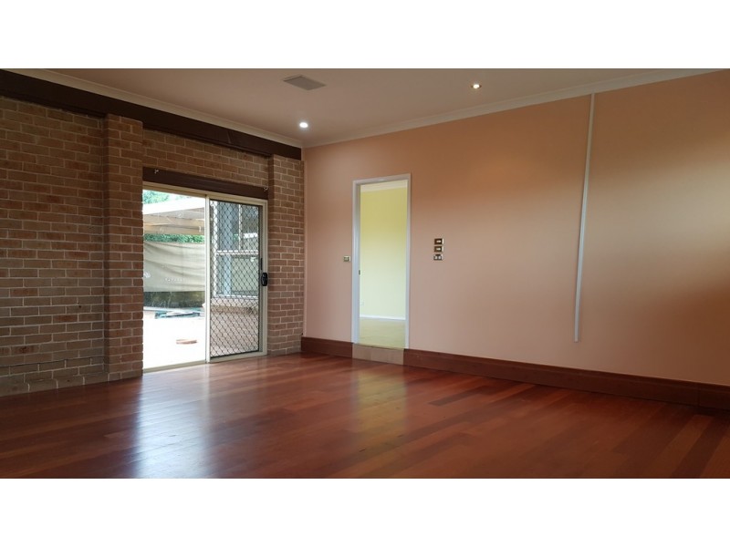 8 Medich Pl, Bringelly NSW 2556