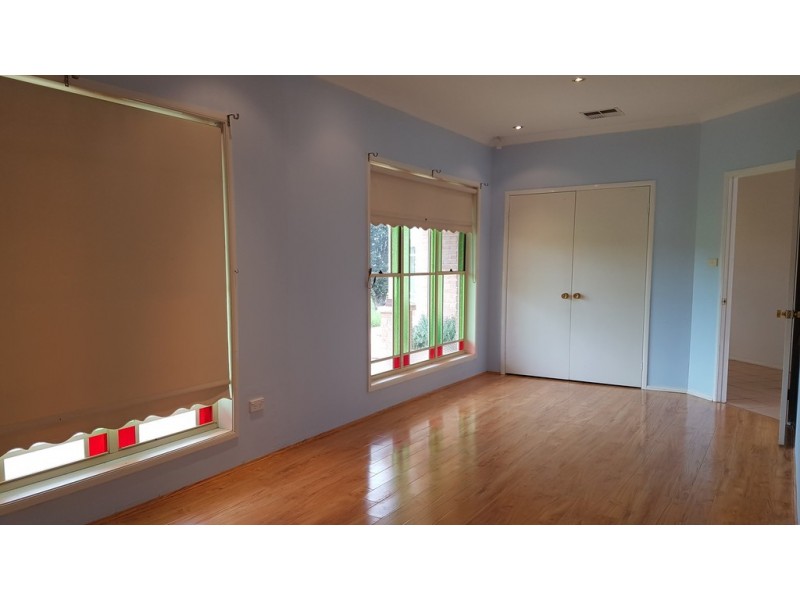 8 Medich Pl, Bringelly NSW 2556