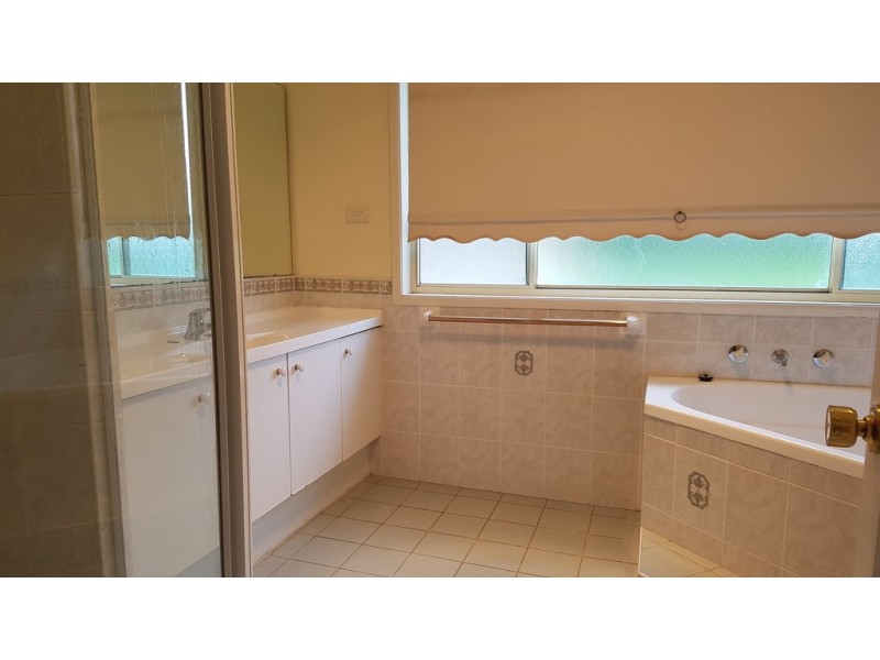 8 Medich Pl, Bringelly NSW 2556