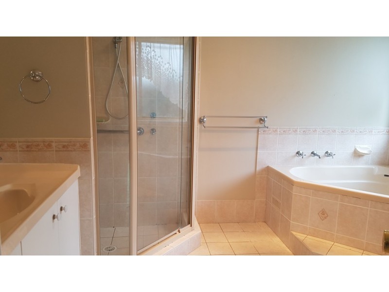 8 Medich Pl, Bringelly NSW 2556