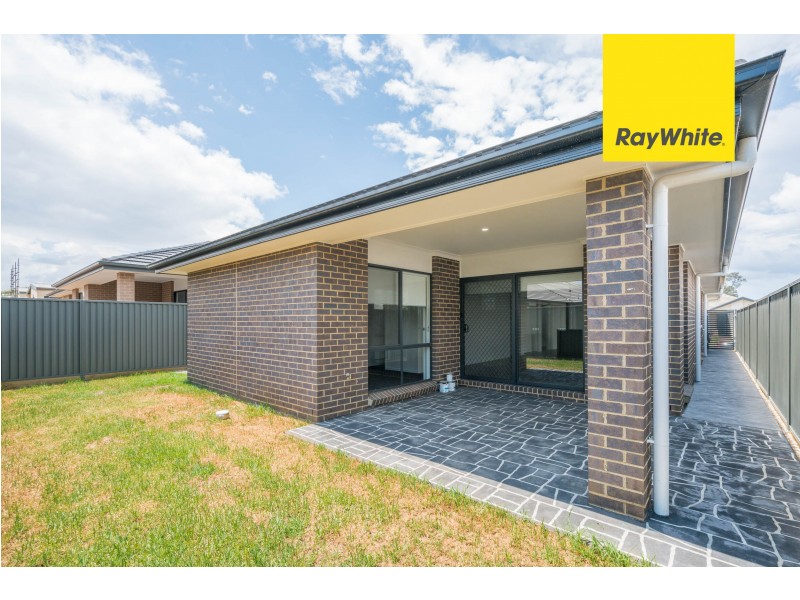 40 Goodluck Cct, Cobbitty NSW 2570