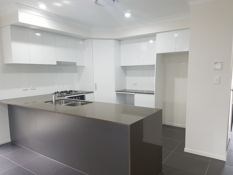 11 Blacksmith Cres, Cobbitty NSW 2570