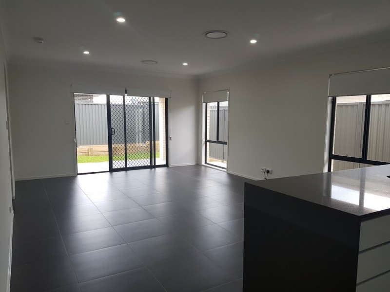 11 Blacksmith Cres, Cobbitty NSW 2570