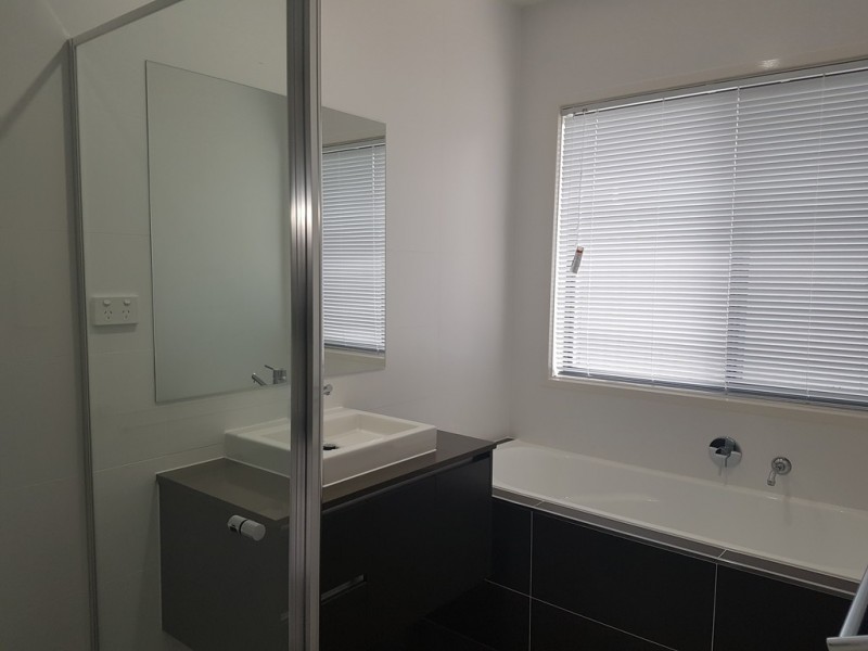 11 Blacksmith Cres, Cobbitty NSW 2570