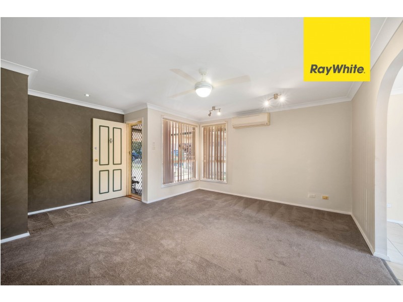 7 Downes Cres, Currans Hill NSW 2567
