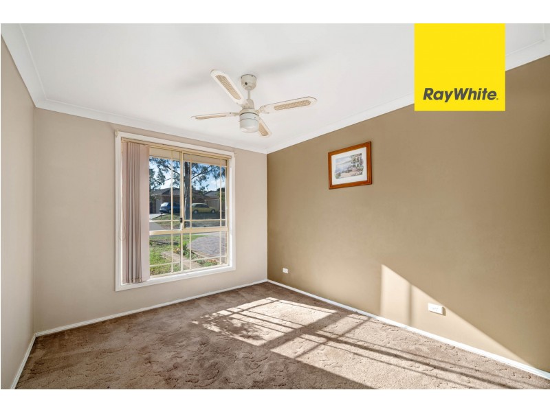 7 Downes Cres, Currans Hill NSW 2567