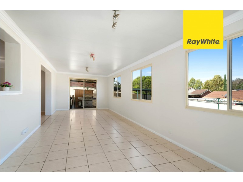 7 Downes Cres, Currans Hill NSW 2567
